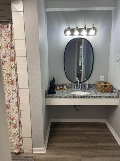 The Bernice - 2 Bedroom Apt In Quilt Town, Usa Hamilton Ngoại thất bức ảnh
